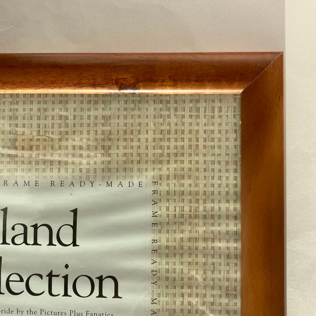 ハワイで購入した40×32センチのウッド額縁。2枚セットで