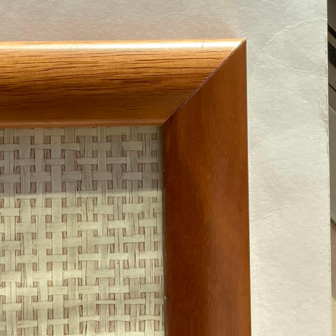 ハワイで購入した40×32センチのウッド額縁。2枚セットで