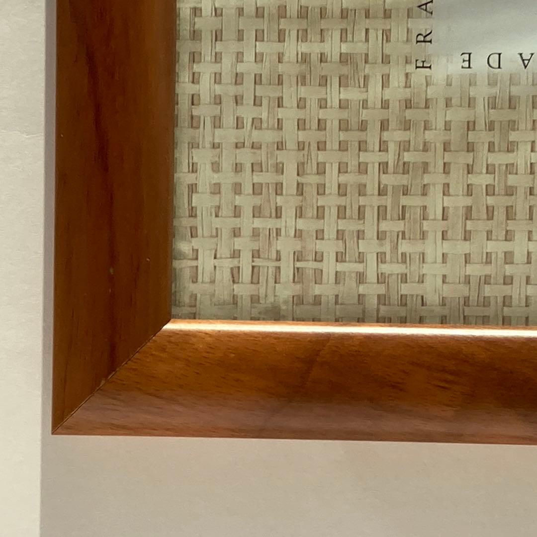 ハワイで購入した40×32センチのウッド額縁。2枚セットで