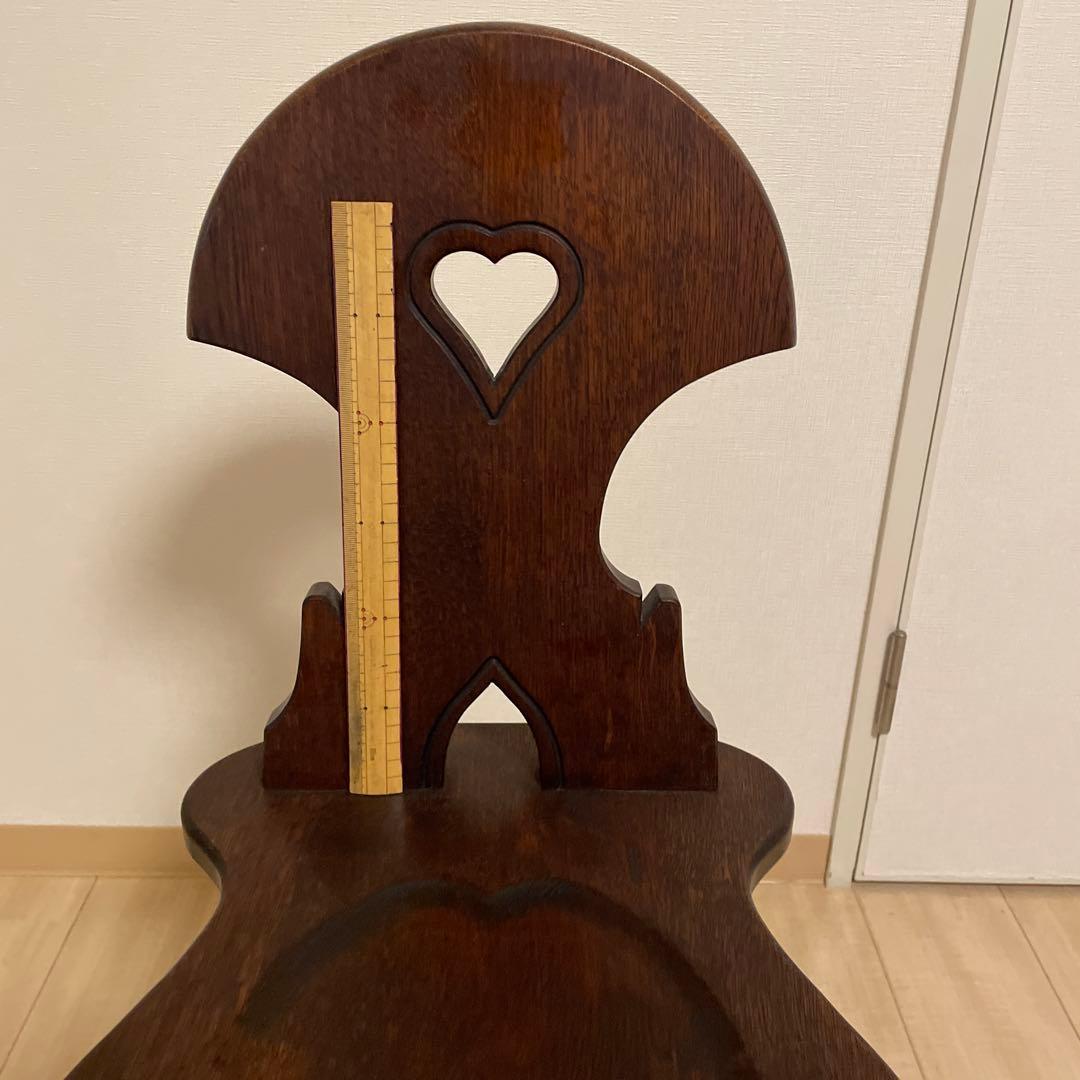 ハート型背もたれの木製チェア
