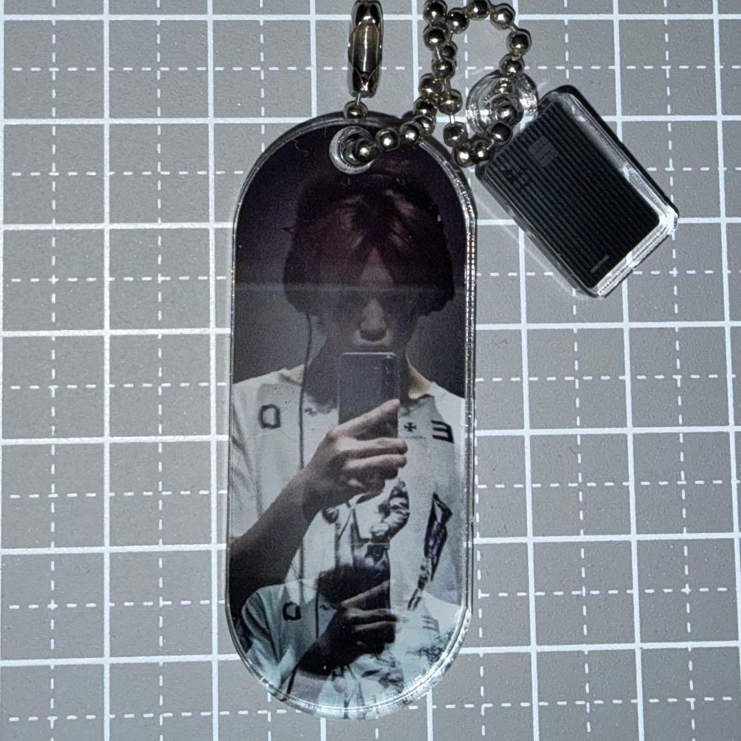 mona　BTS ジミン　アクリルキーリング