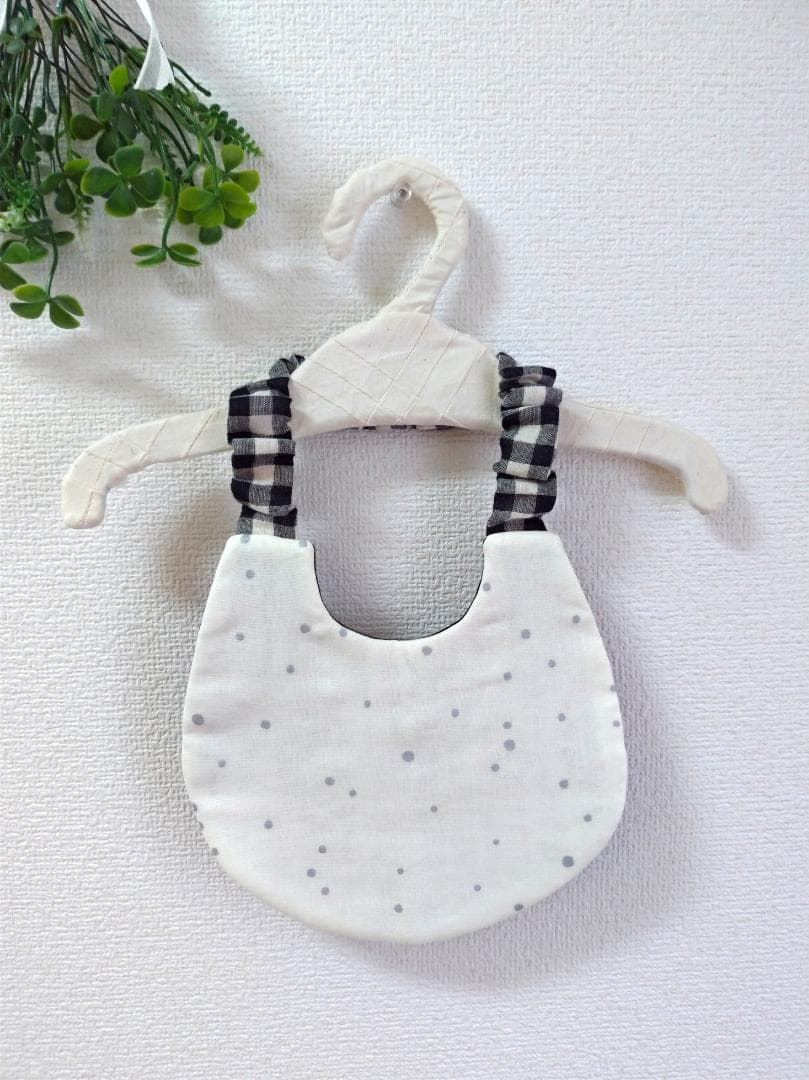 送料無料】チェックの吊りベルト風ゴムスタイ