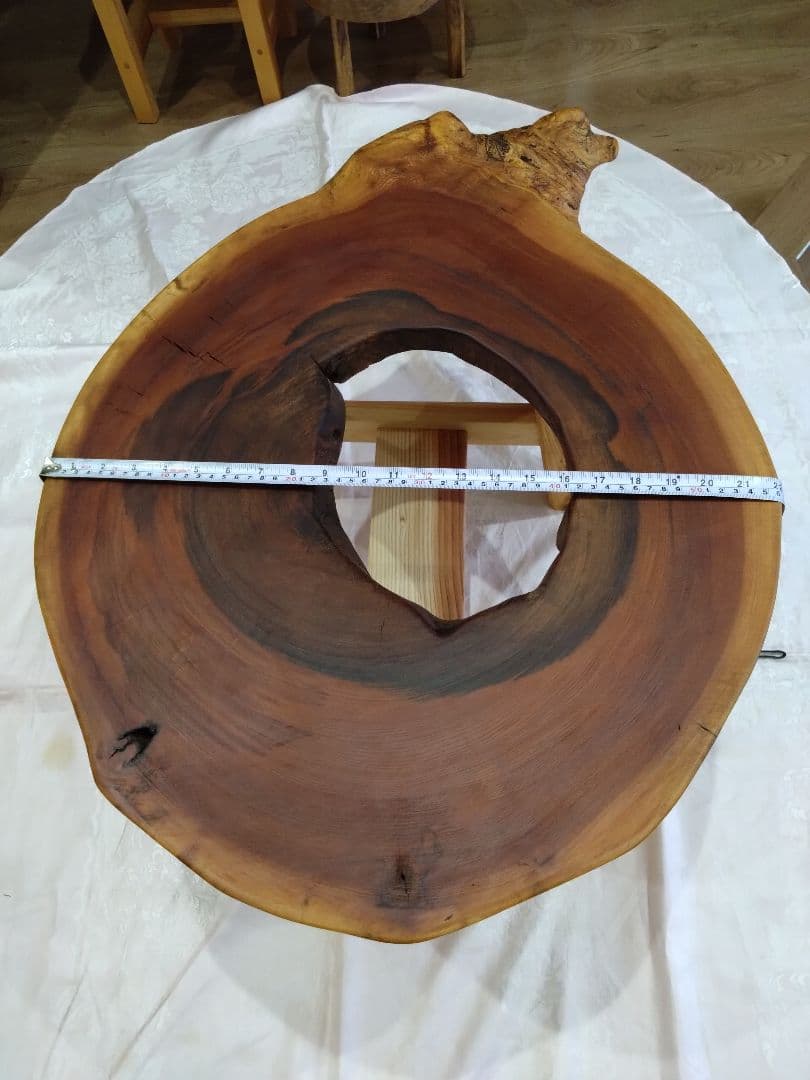 欅の輪切りテーブル㉖　樹齢約150年の欅の一点物　欅の耳付き自然木のローテーブル