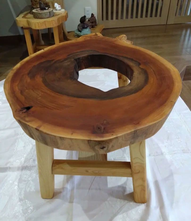 欅の輪切りテーブル㉖　樹齢約150年の欅の一点物　欅の耳付き自然木のローテーブル