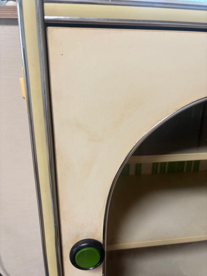 昭和レトロポップ　食器棚 アーチ型ガラス扉　キャビネット