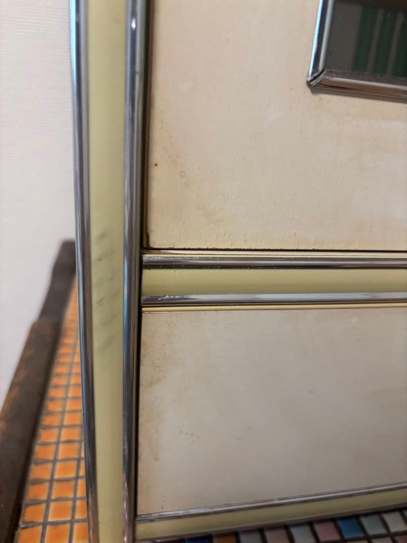 昭和レトロポップ　食器棚 アーチ型ガラス扉　キャビネット