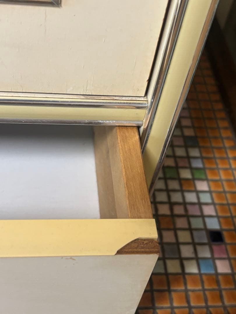 昭和レトロポップ　食器棚 アーチ型ガラス扉　キャビネット