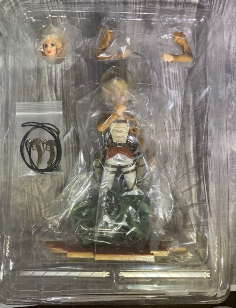 【進撃の巨人】BRAVE ACT アルミン・アルレルト 1/8 フィギュア