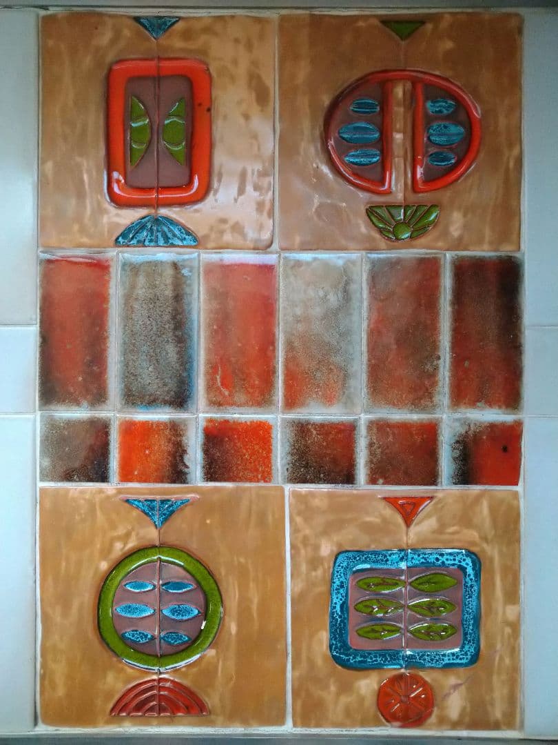 タイルが魅力的なアンティーク・ローテーブル