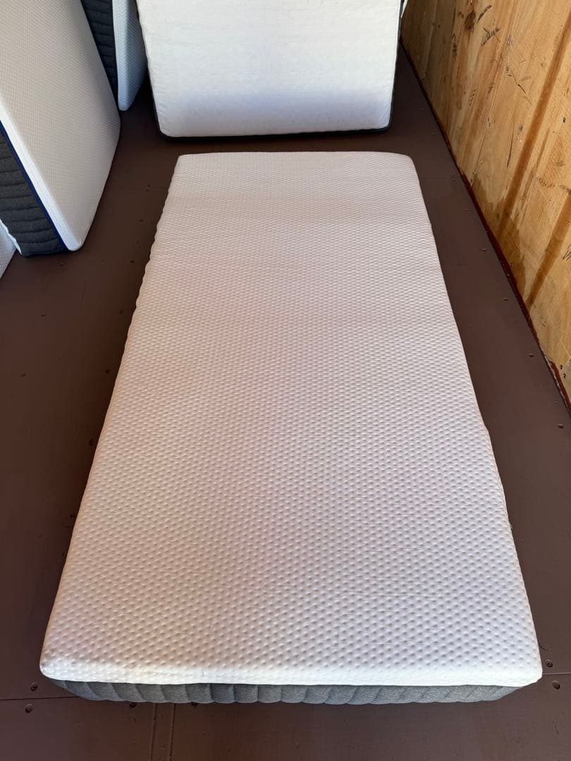 全国送料無料　エマ・ハイブリッドV2 マットレス　使用3ヶ月