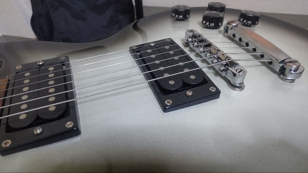 チューナー付き!!レスポールタイプ♪