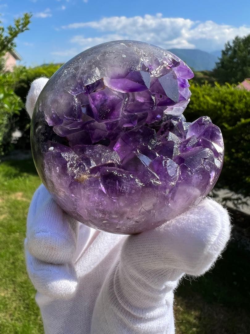 256 アメジストクラスター　丸玉（開口笑）サイズ68mm