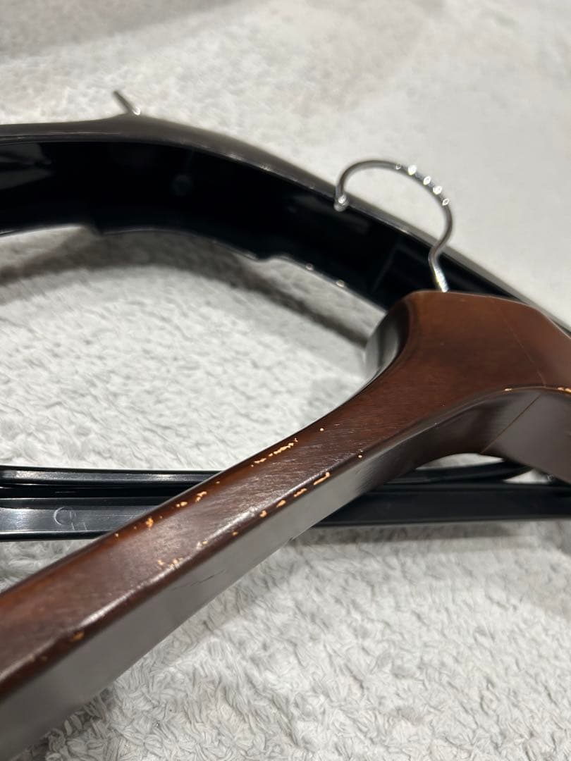 ディオール】 ハンガー 2本セット 木製 Dior - メルカリ