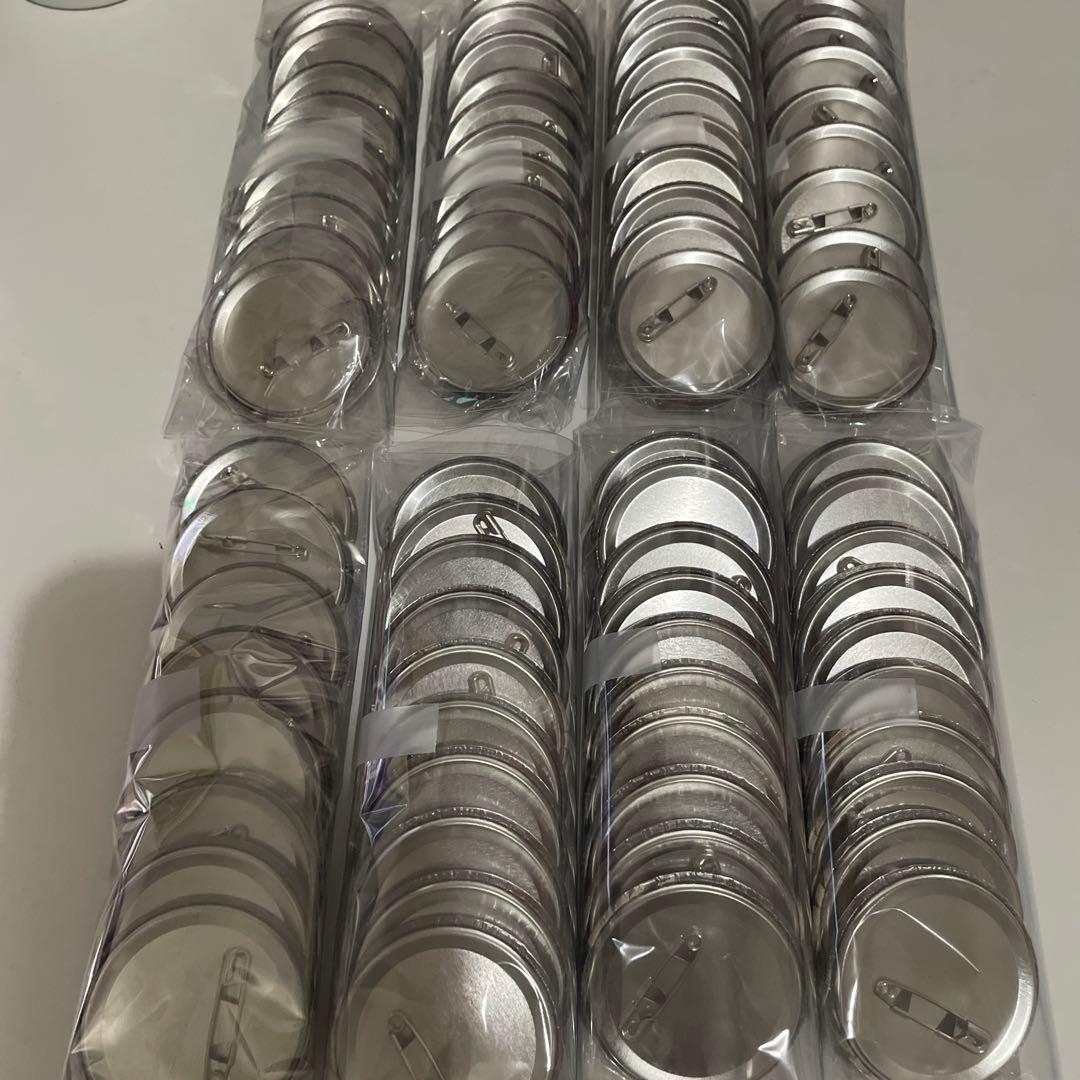 M1.浦島坂田船 となりの坂田 ハロパ 缶バッジ 等身 バドモン - メルカリ