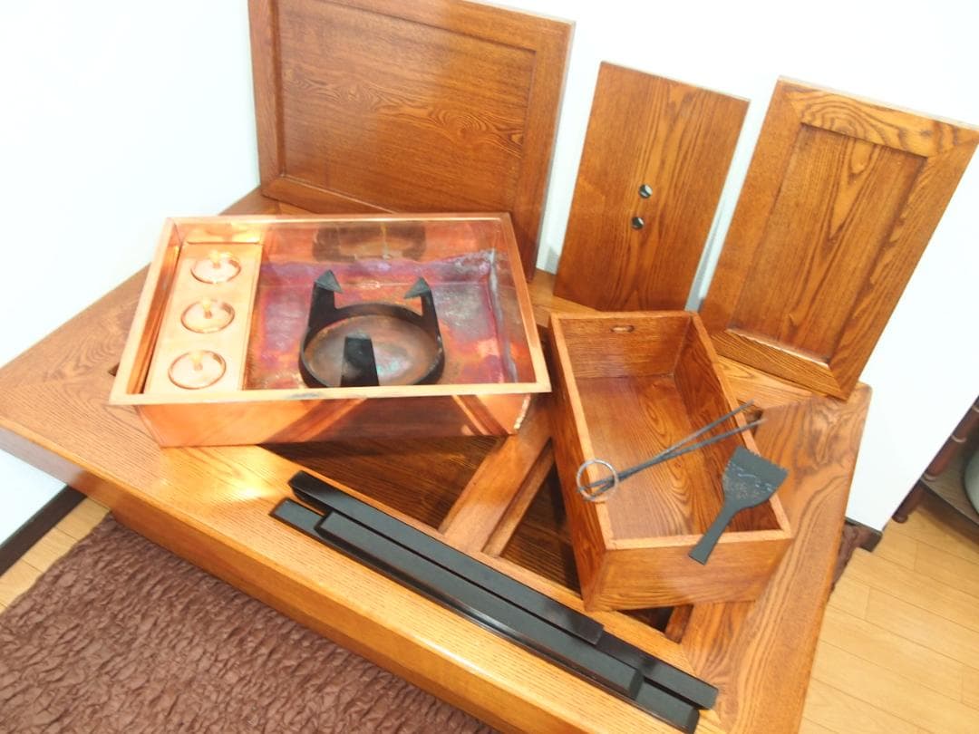 【美品】関西火鉢 囲炉裏テーブル 欅(ケヤキ) 無垢 燗銅壺 他付属品多数 家具