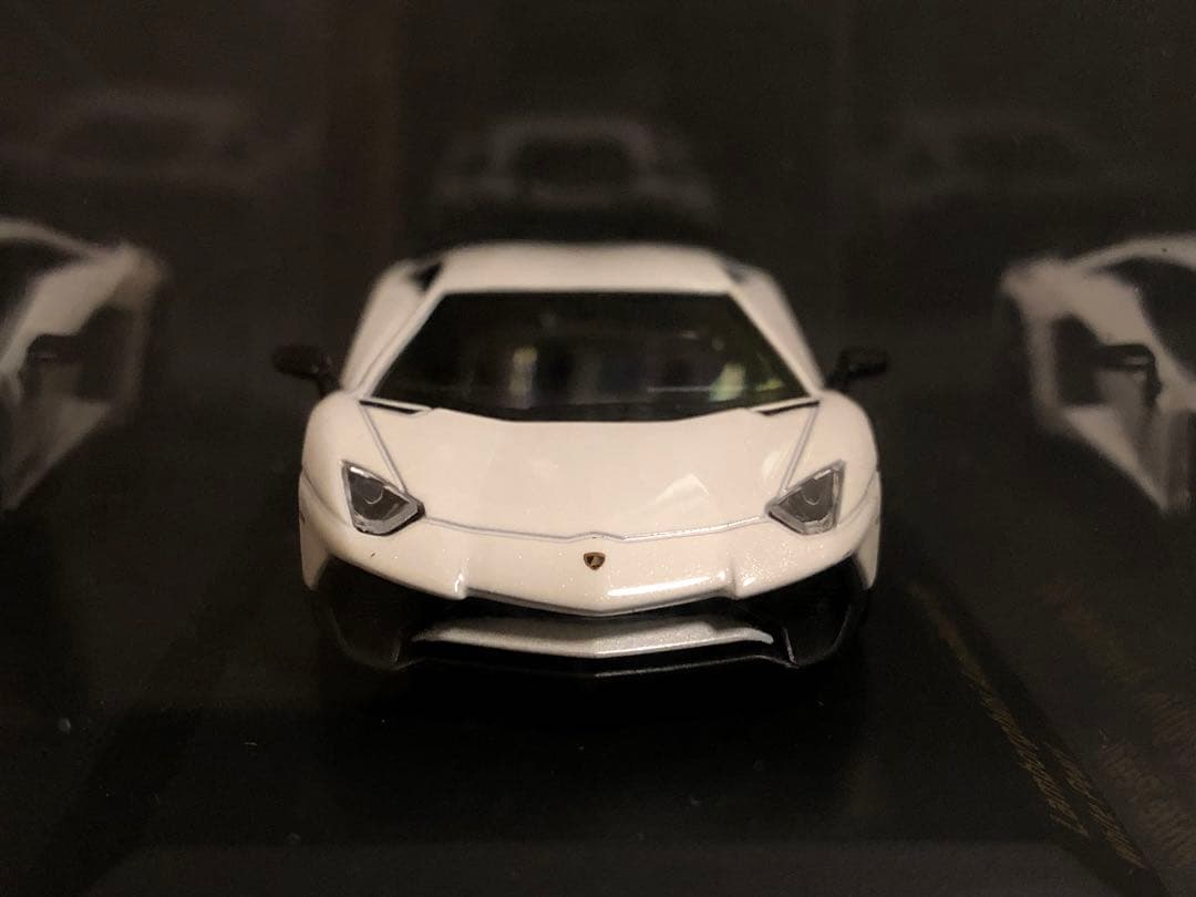 カーネル 1/64 ランボルギーニ アヴェンタドール LP750-4 SV 白