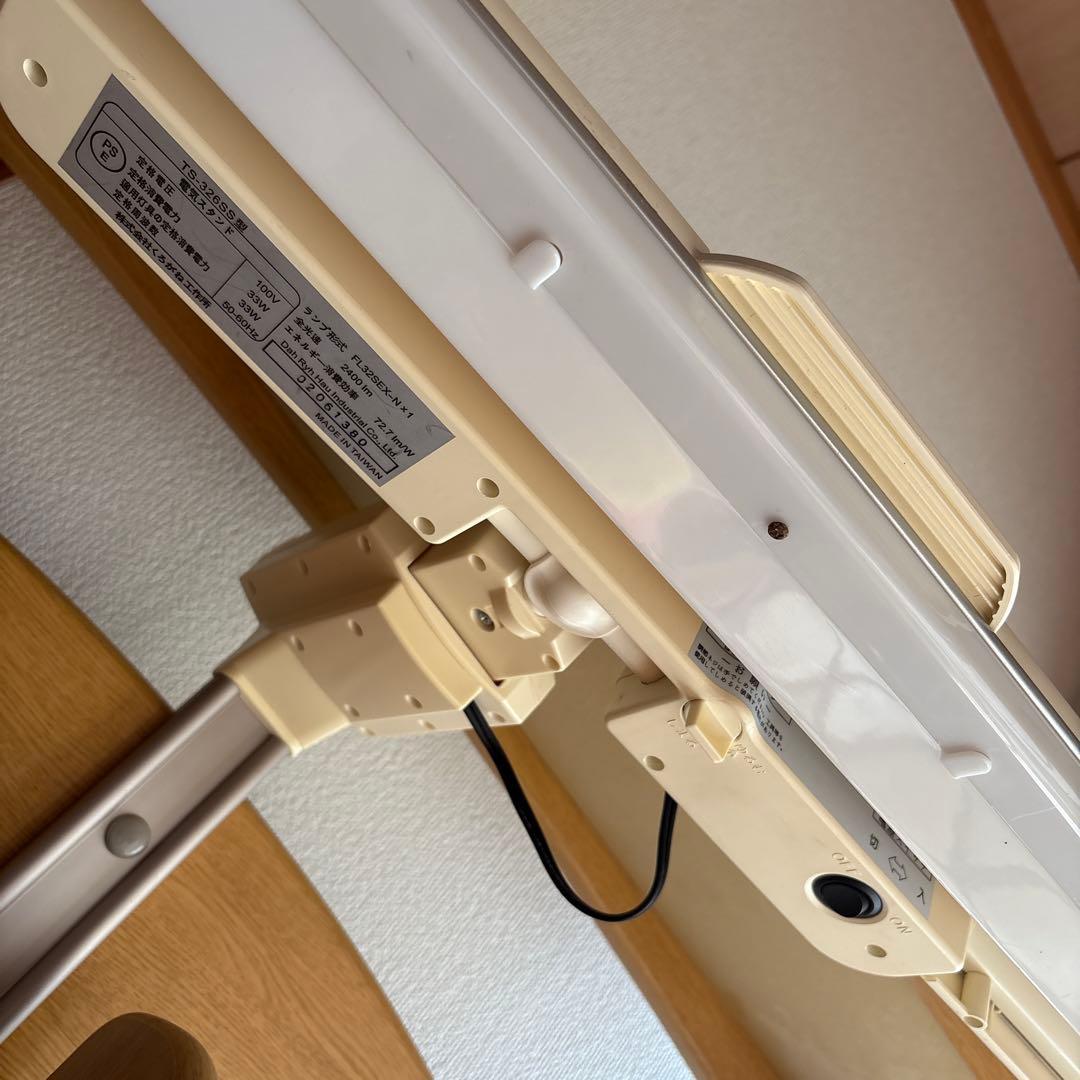 ②棚＆ライト(勉強机別出品)中古 くろがね