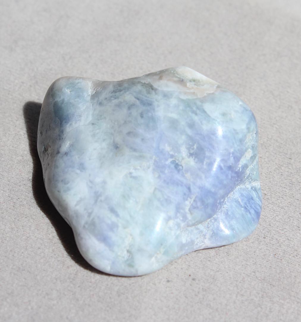 糸魚川翡翠 ラベンダー翡翠 原石 タンブル 35.4g - メルカリ