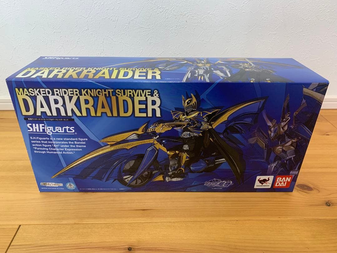 S.H.Figuarts 仮面ライダー　龍騎サバイブ　ナイトサバイブ