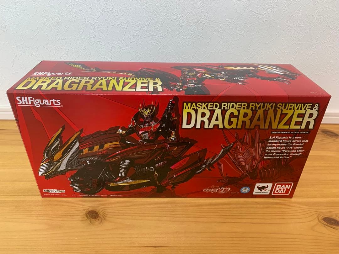 S.H.Figuarts 仮面ライダー　龍騎サバイブ　ナイトサバイブ