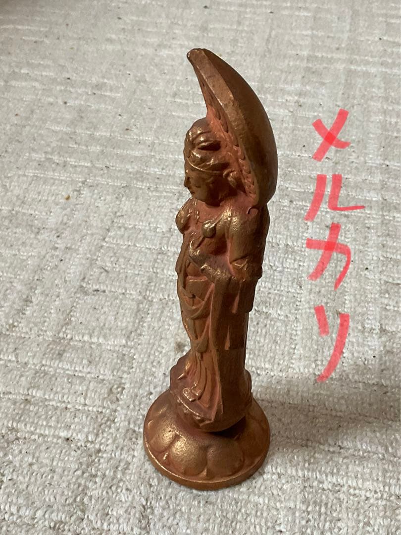 黄金の観音様／材質・真鍮製。高さ、20センチ、重さ、1kg。【昭和初期の作品】