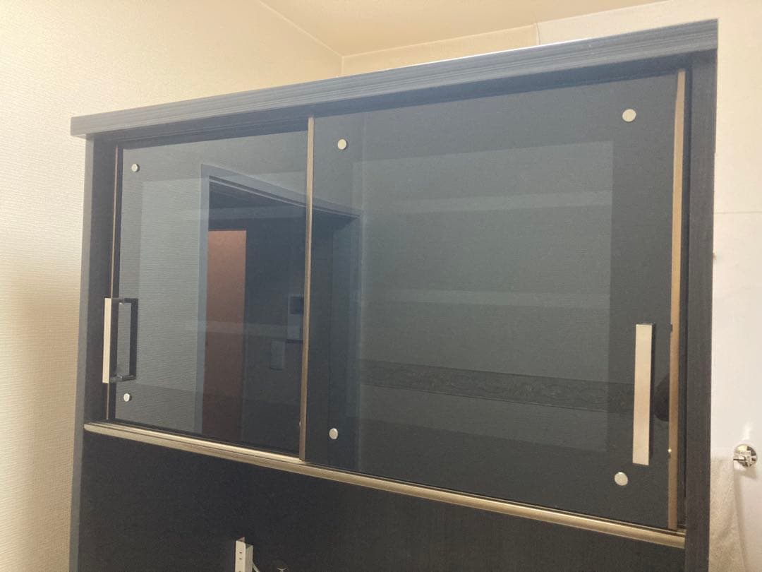 ダークブラウン 食器棚 ガラス扉 引き出し付き