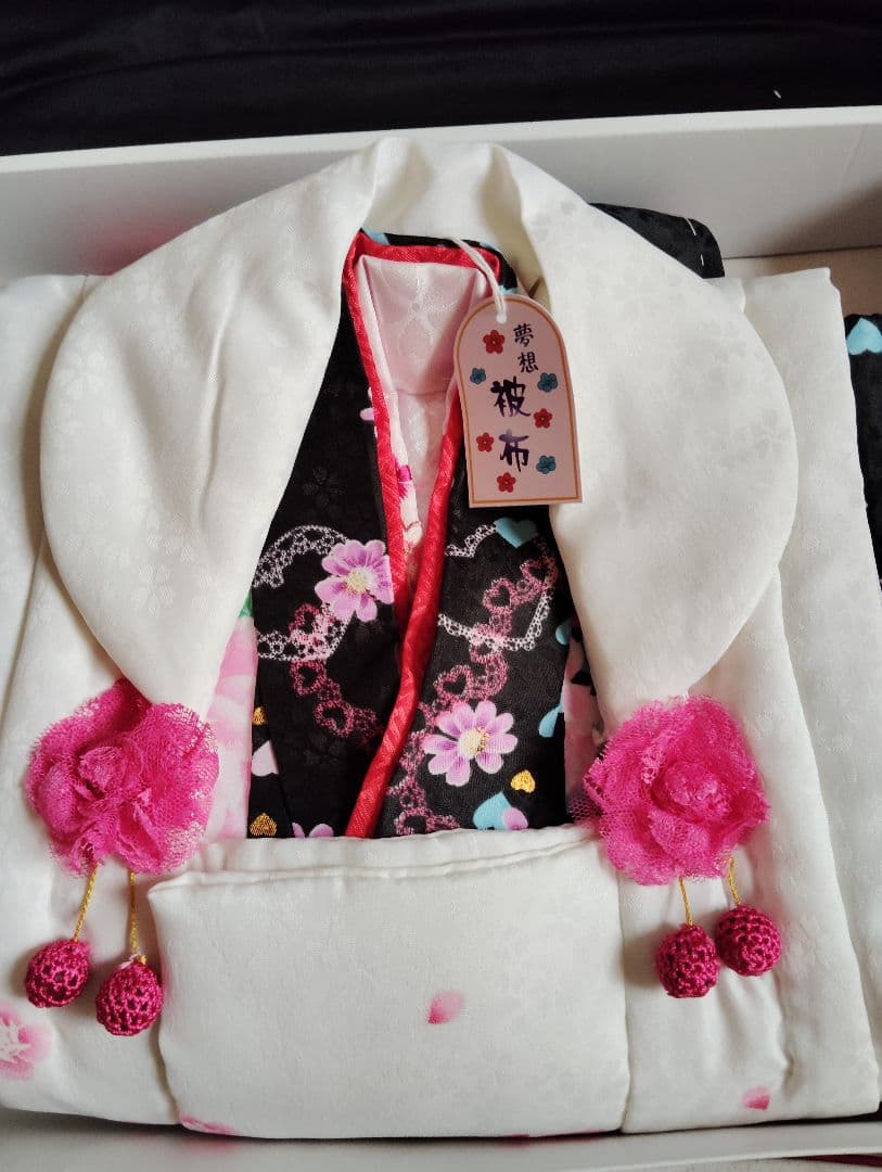 新品未着品　【七五三　三歳用女の子被布着物フルセット　黒地にバラとハート柄】
