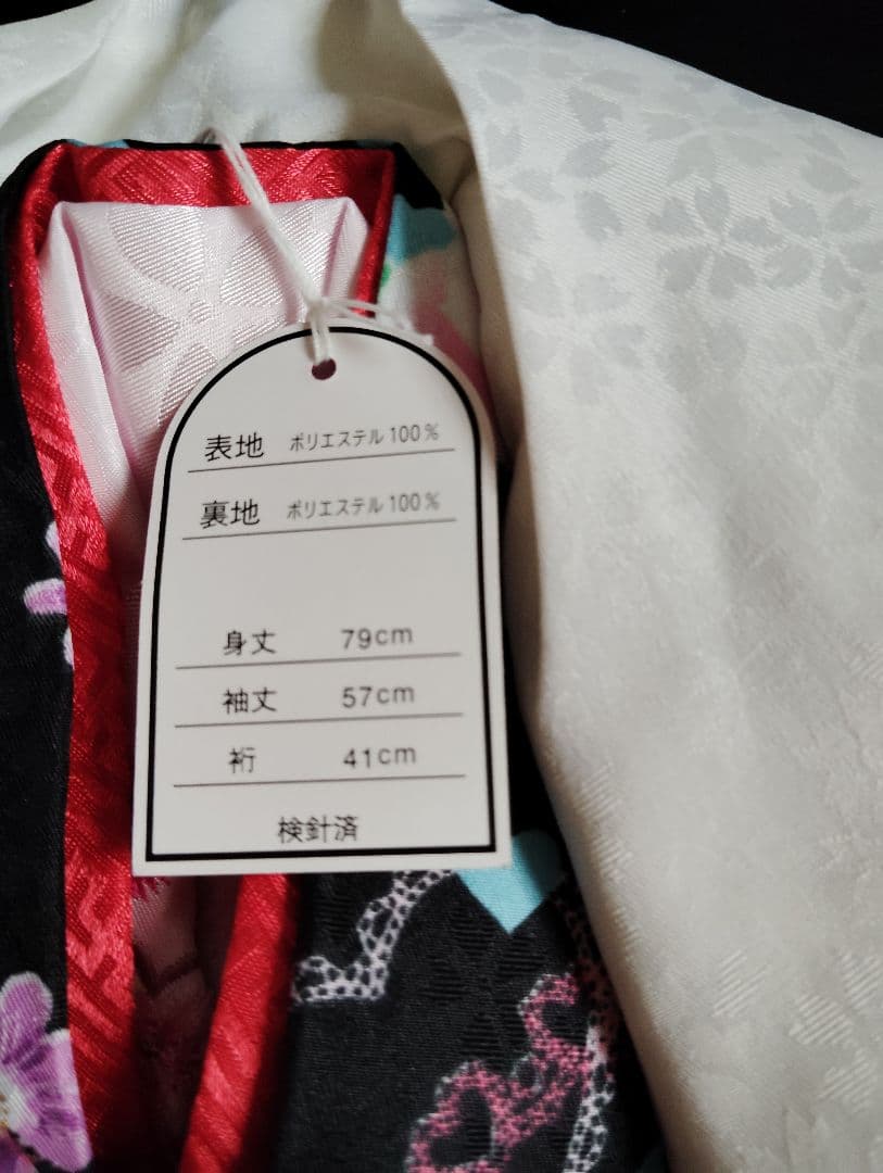 新品未着品　【七五三　三歳用女の子被布着物フルセット　黒地にバラとハート柄】