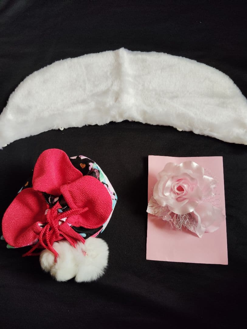 新品未着品　【七五三　三歳用女の子被布着物フルセット　黒地にバラとハート柄】