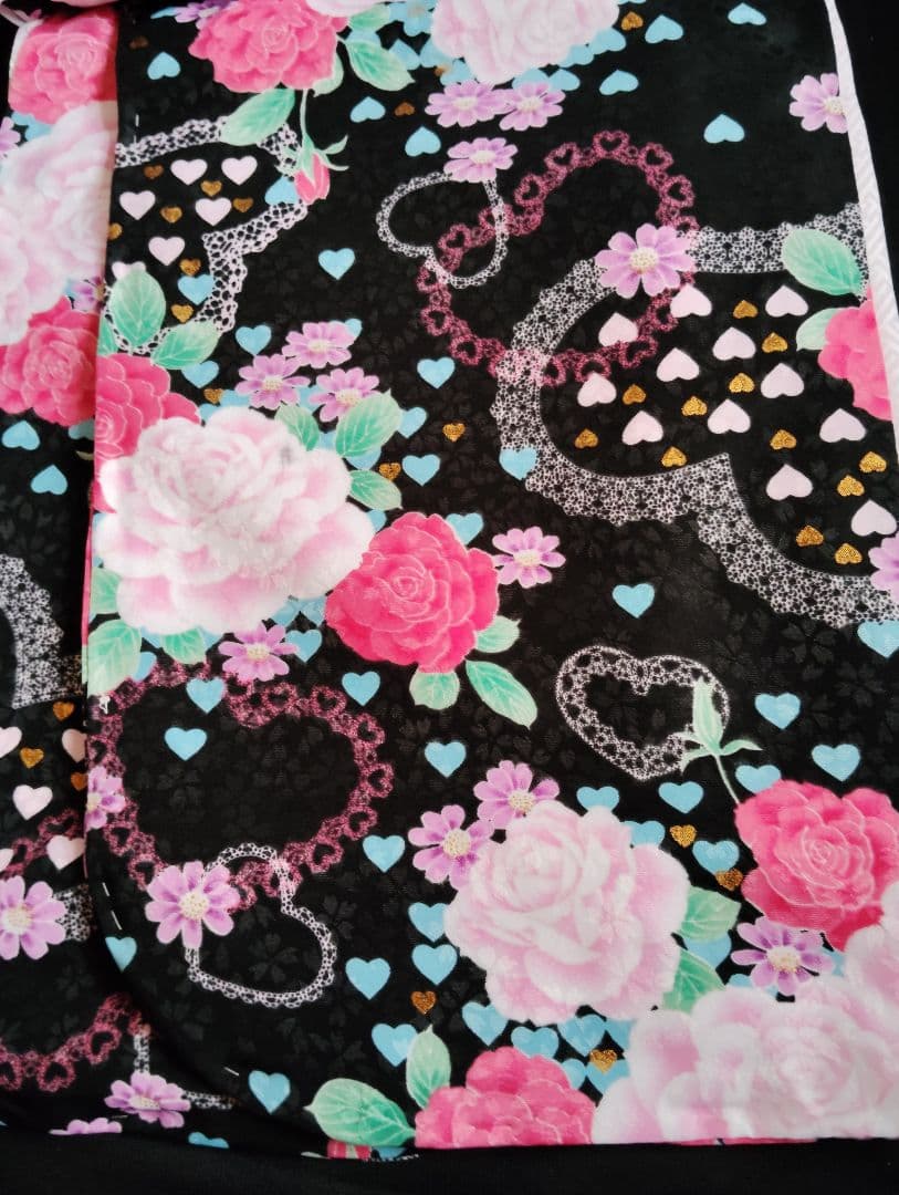 新品未着品　【七五三　三歳用女の子被布着物フルセット　黒地にバラとハート柄】