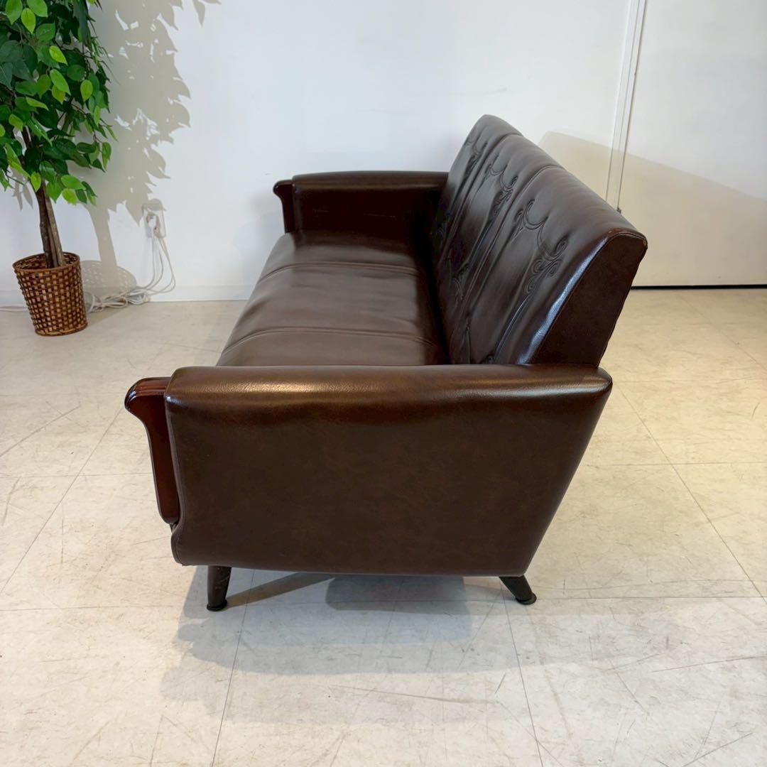 ヴィンテージレザー　3人掛けソファ アームチェア クラシック　喫茶店　レトロ