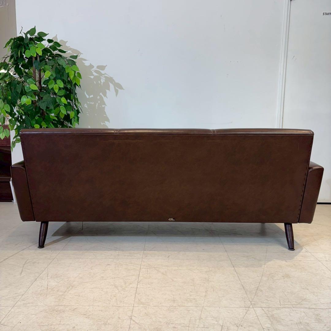 ヴィンテージレザー　3人掛けソファ アームチェア クラシック　喫茶店　レトロ