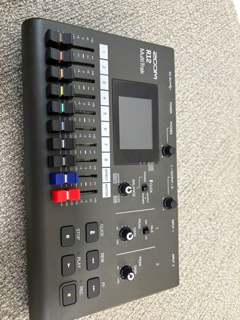 R12 zoom マルチトラレコーダー