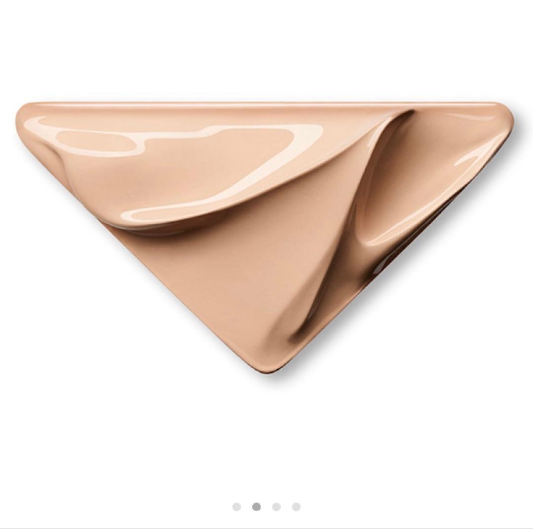 PRADA AUGMENTED SKIN クッションファンデーション LN25