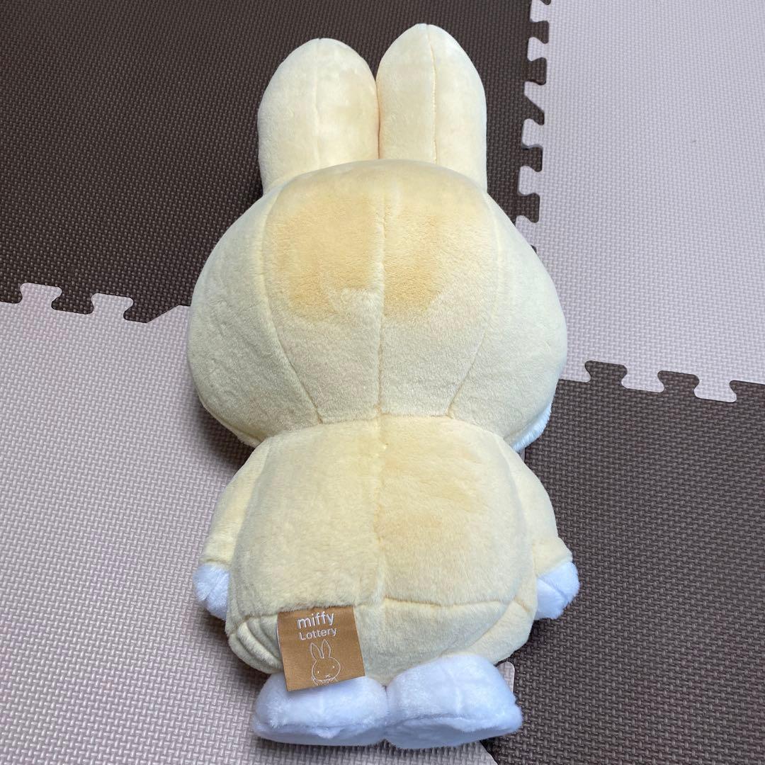 ミッフィー ふわふわのお洋服A賞特大サイズぬいぐるみ - メルカリ