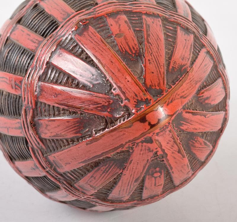 時代提げ物　武具　刀装具　古竹編細工　朱塗根来塗　薬入　火薬入　V　R5002