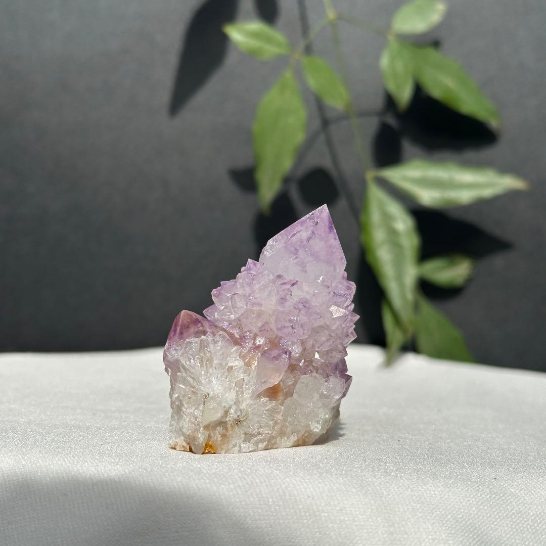 天然石アメジストの原石　置物　鉱物D.439