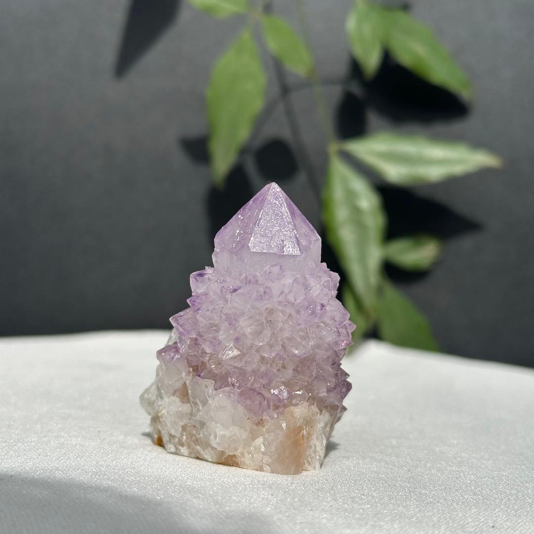天然石アメジストの原石　置物　鉱物D.439