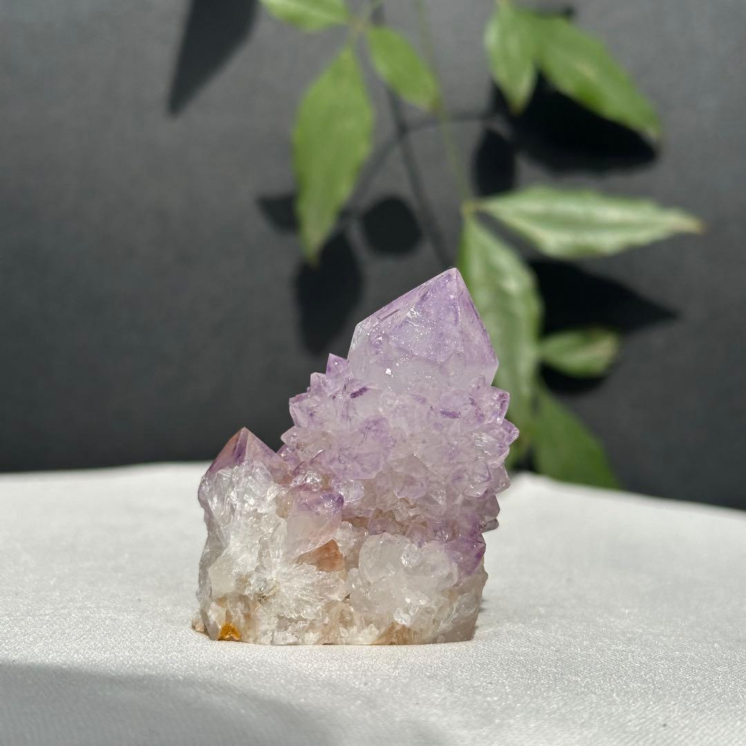 天然石アメジストの原石　置物　鉱物D.439