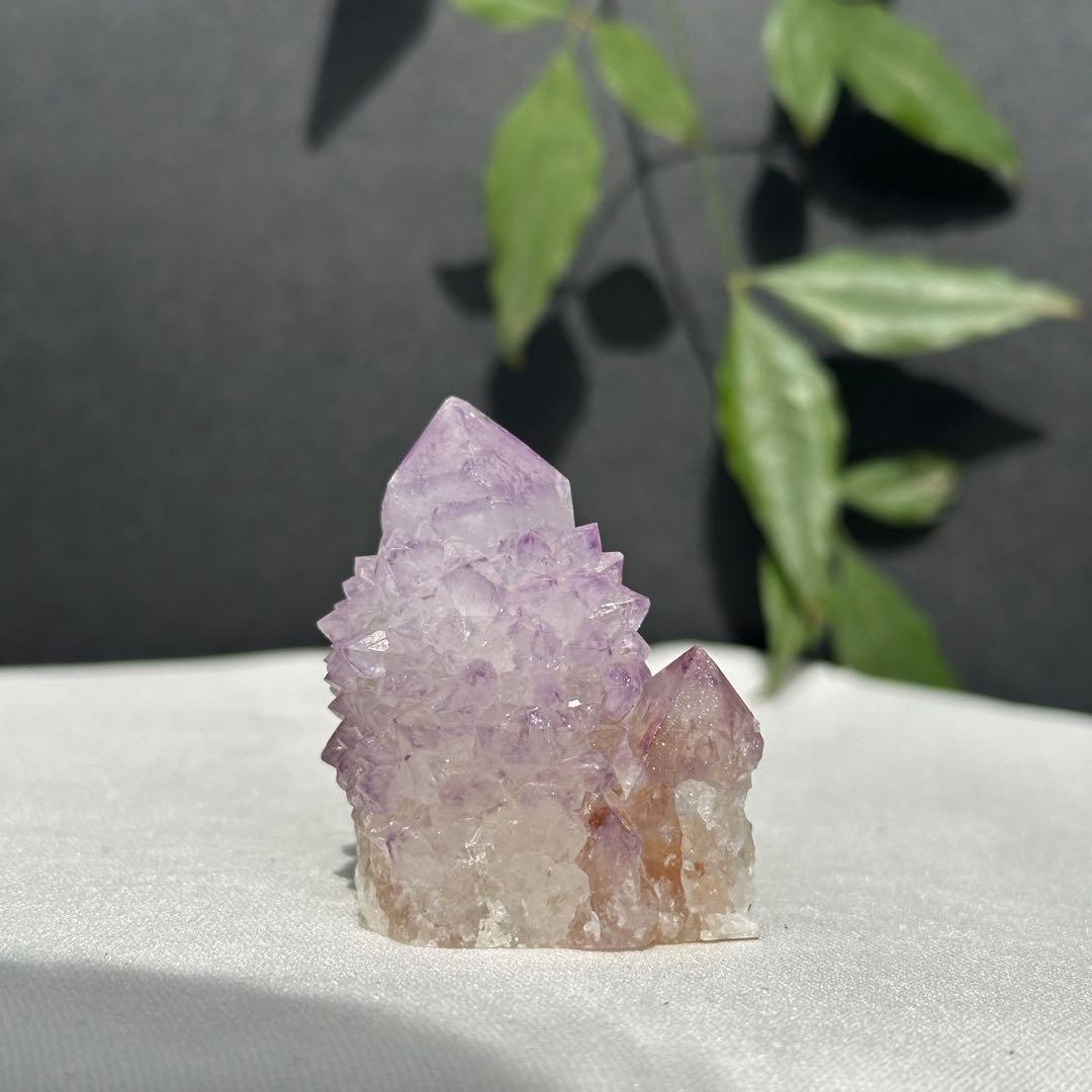 天然石アメジストの原石　置物　鉱物D.439