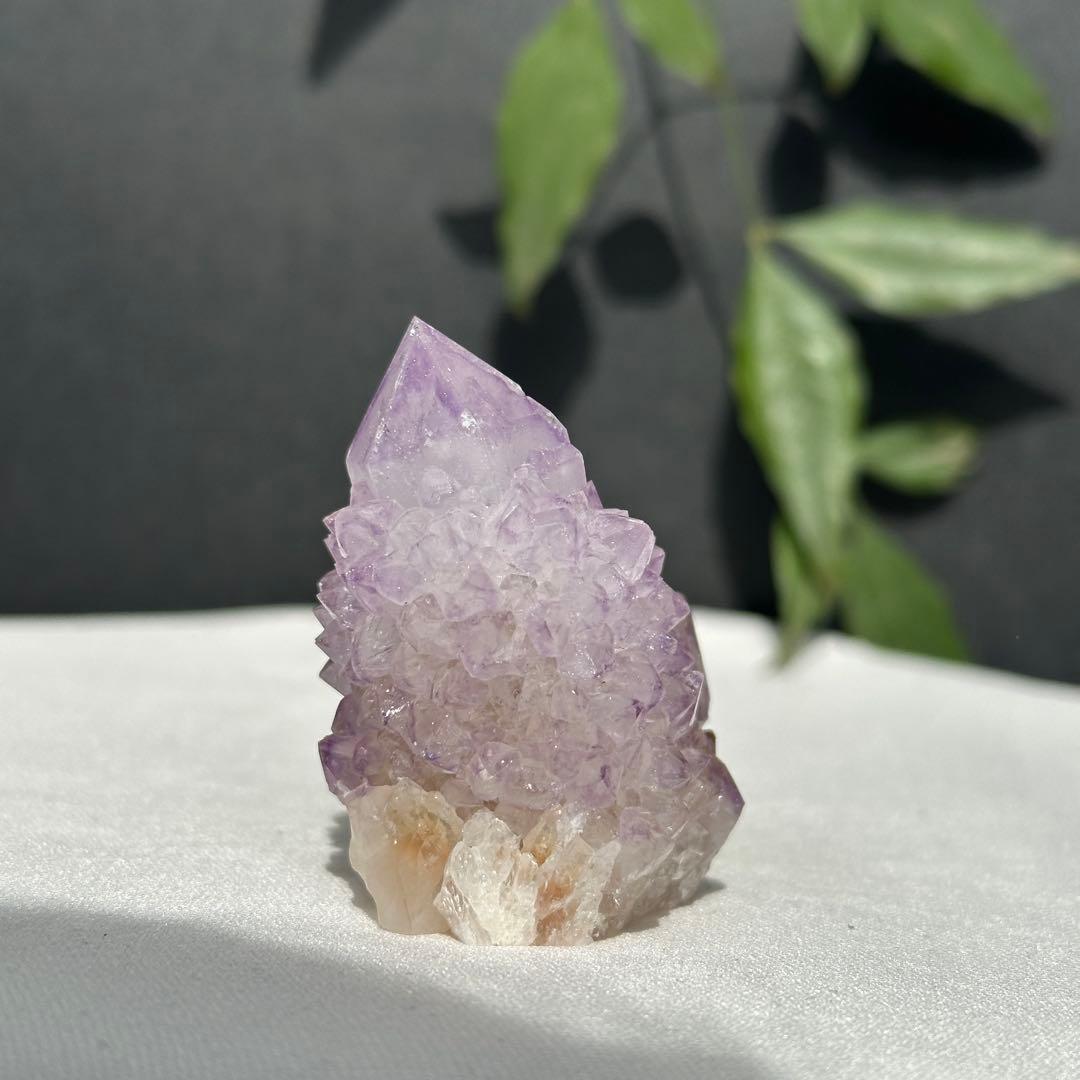 天然石アメジストの原石　置物　鉱物D.439