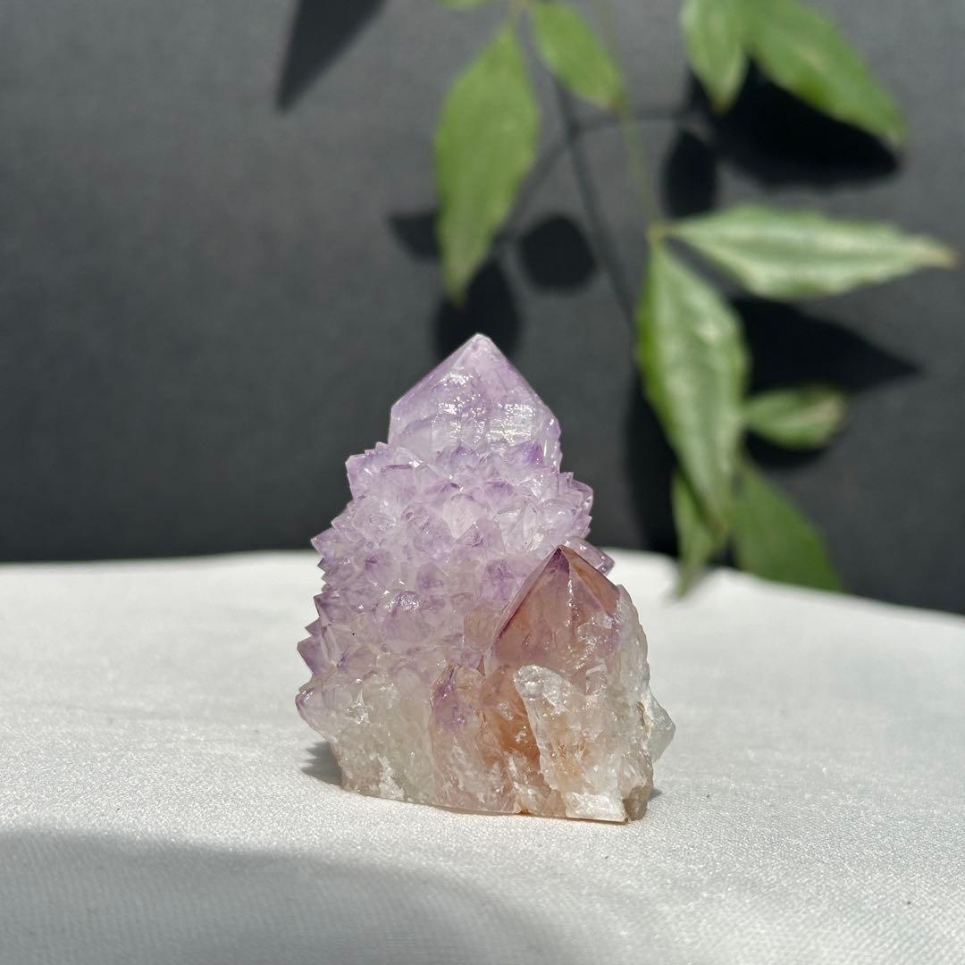 天然石アメジストの原石　置物　鉱物D.439