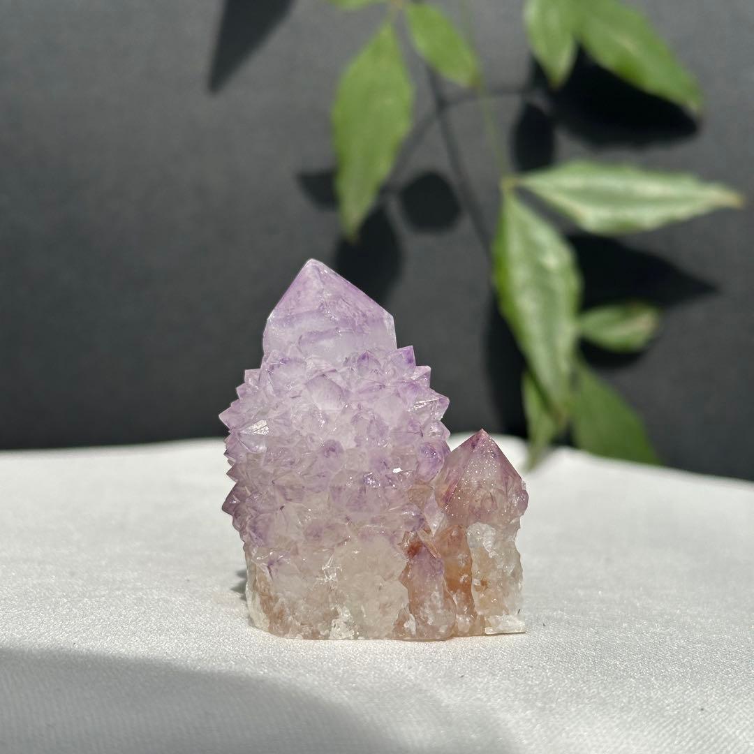 天然石アメジストの原石　置物　鉱物D.439