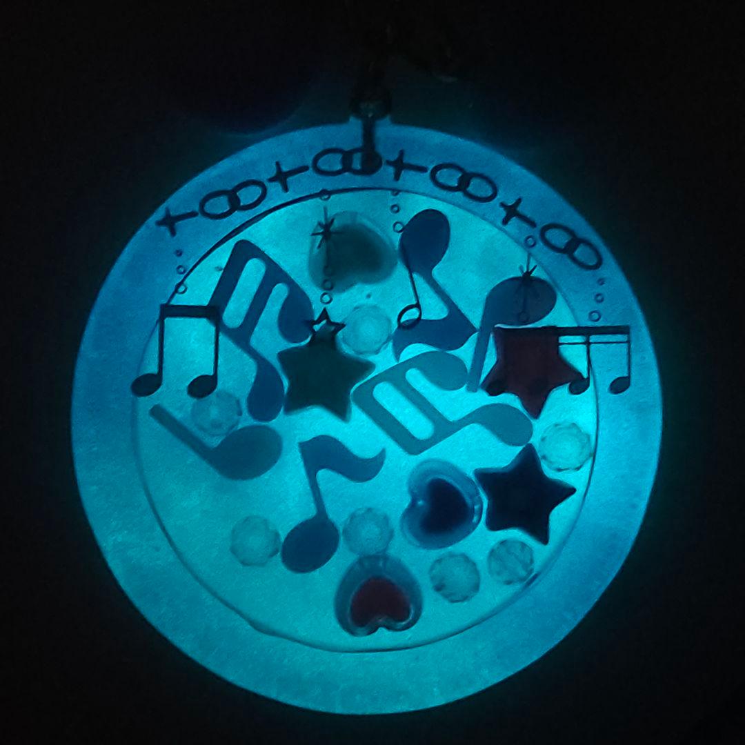 蓄光ゆめかわ音符ラウンドシェイカーキーホルダー レジン シャカシャカ