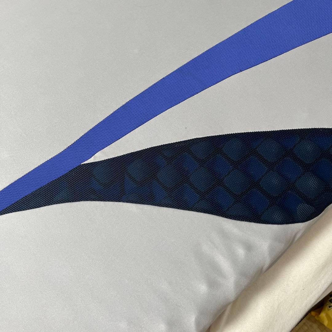 エアーマットレス グレーと青のデザイン　西川