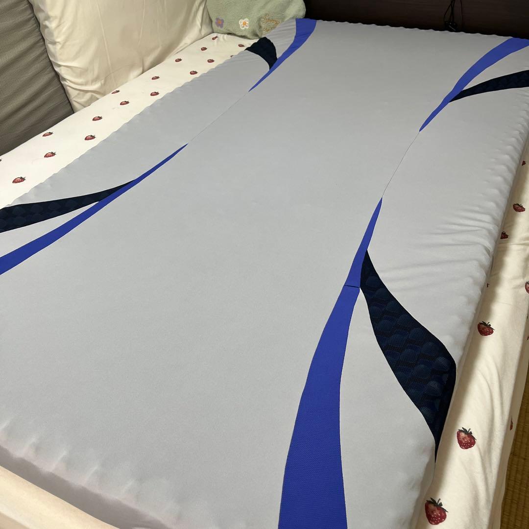 エアーマットレス グレーと青のデザイン　西川