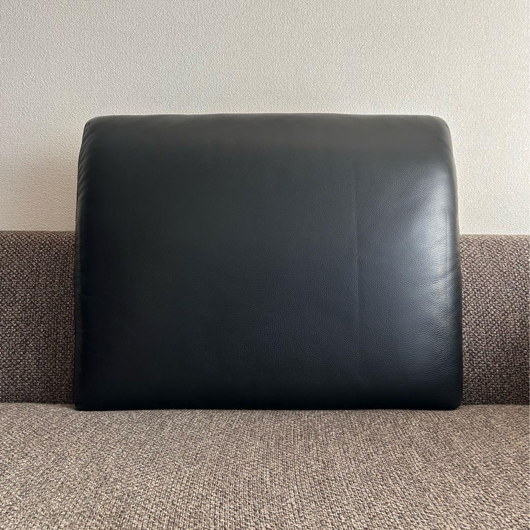 ③IDC大塚家具黒本革背クッションボルスター付きブラックレザーソファ背もたれ