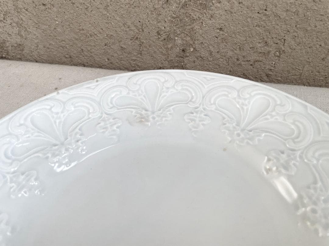 クレイユモントローレリーフ 平皿 N-892/フランスアンティーク