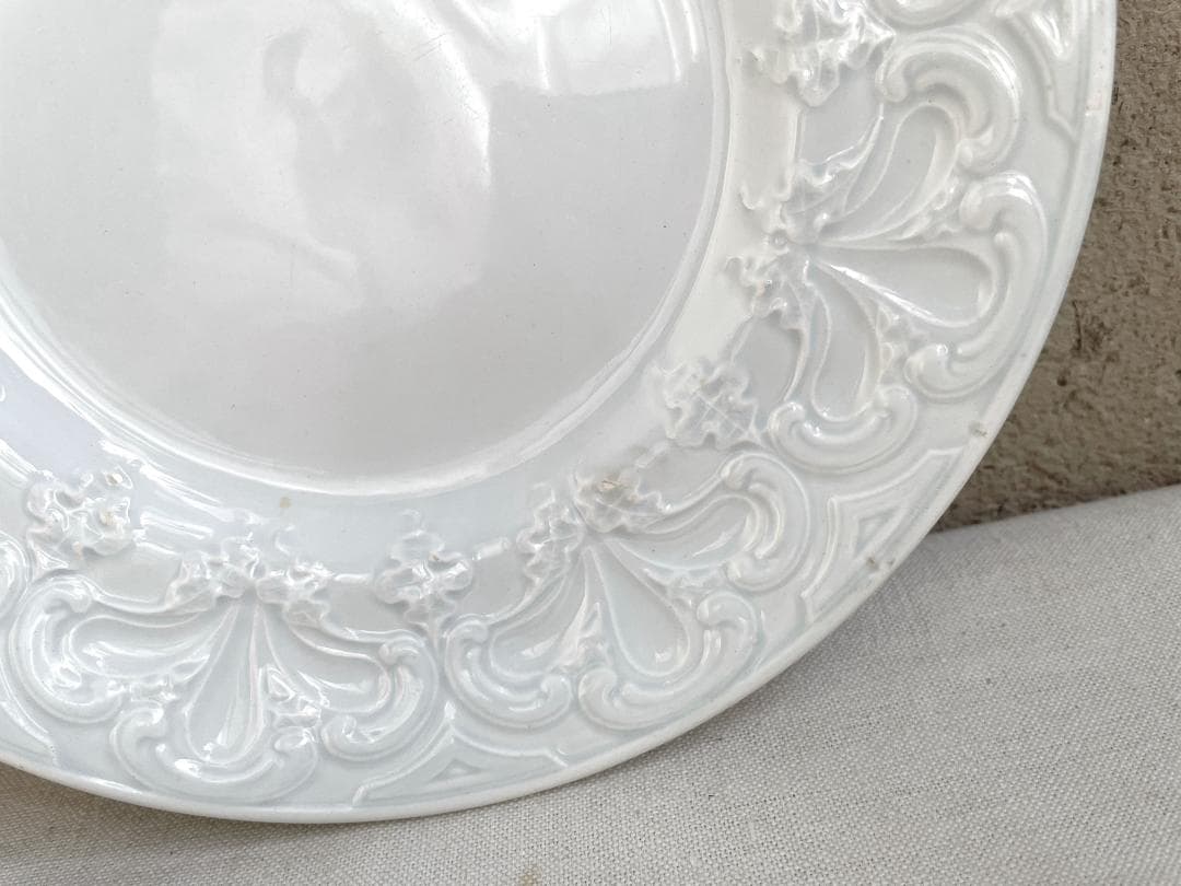 クレイユモントローレリーフ 平皿 N-892/フランスアンティーク