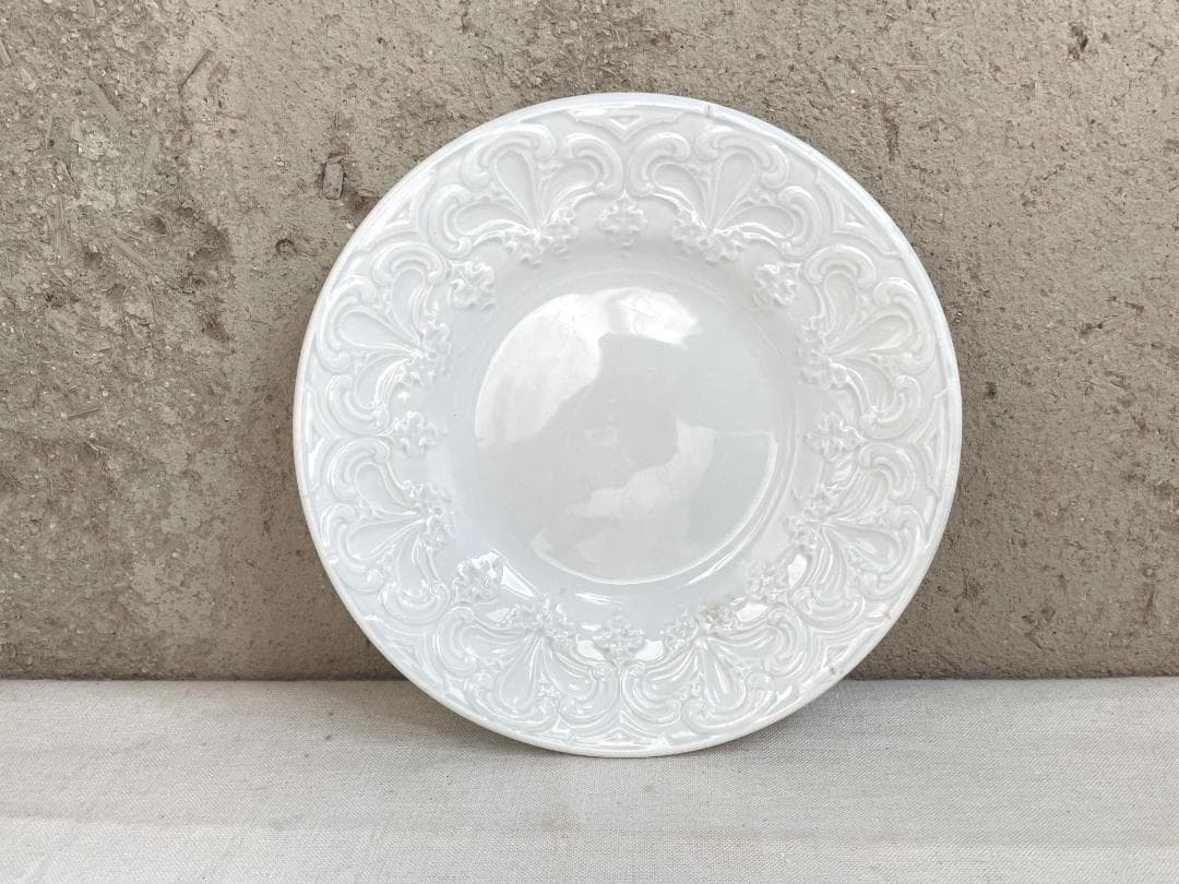 クレイユモントローレリーフ 平皿 N-892/フランスアンティーク